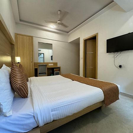 Hotel Galaxy Mumbai Bagian luar foto