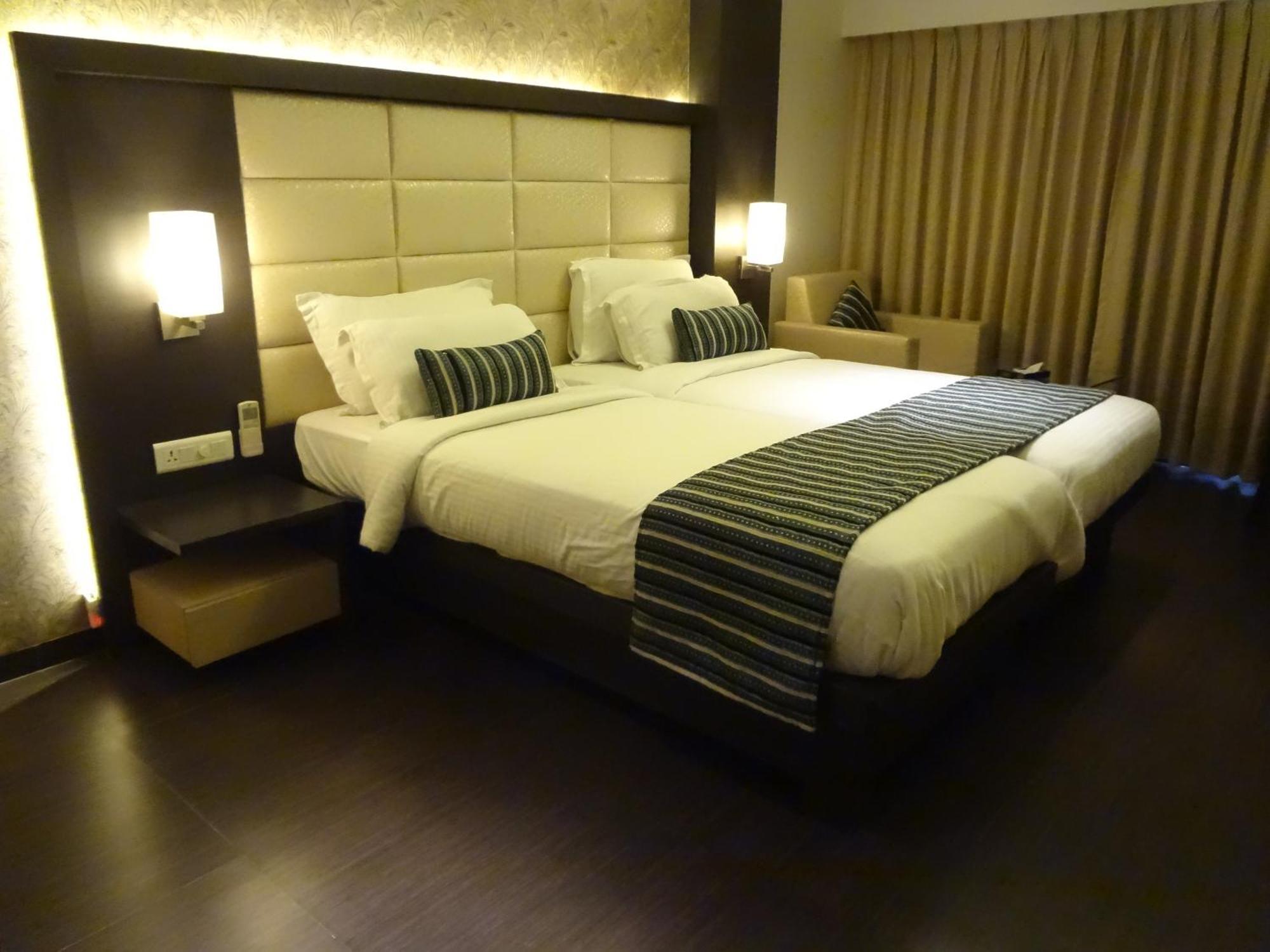 Hotel Galaxy Mumbai Bagian luar foto