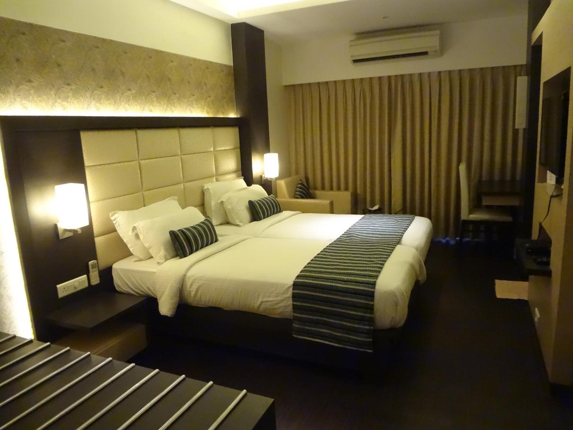 Hotel Galaxy Mumbai Bagian luar foto