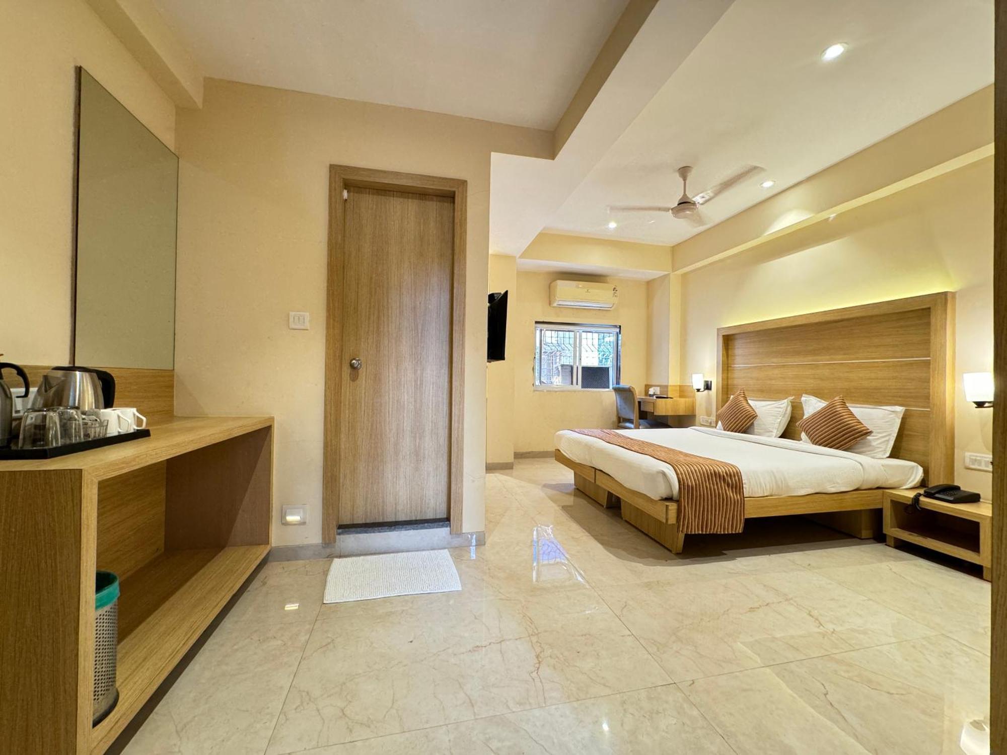 Hotel Galaxy Mumbai Bagian luar foto