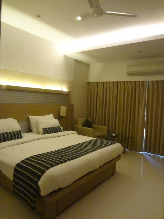 Hotel Galaxy Mumbai Bagian luar foto