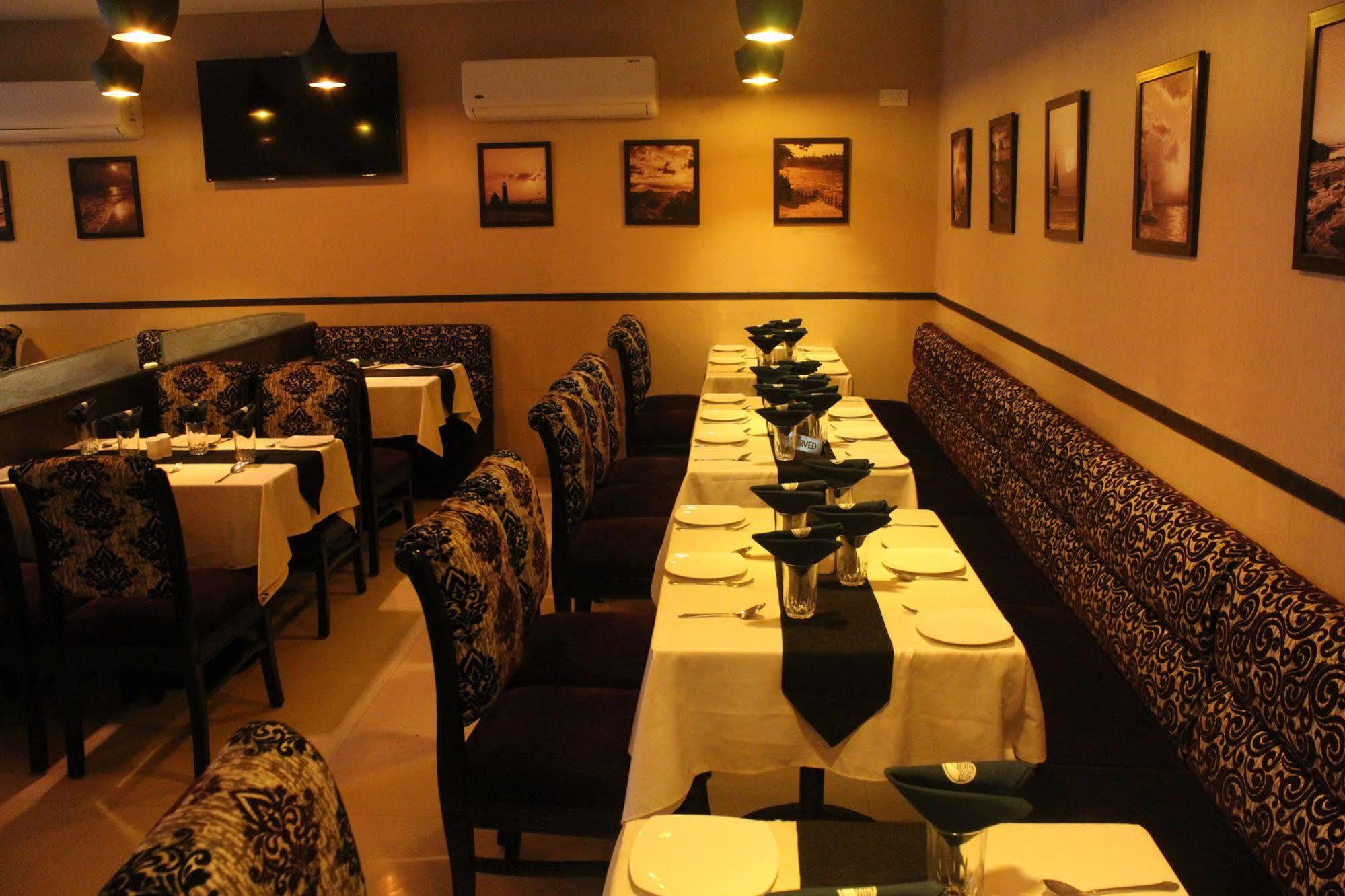 Hotel Galaxy Mumbai Bagian luar foto