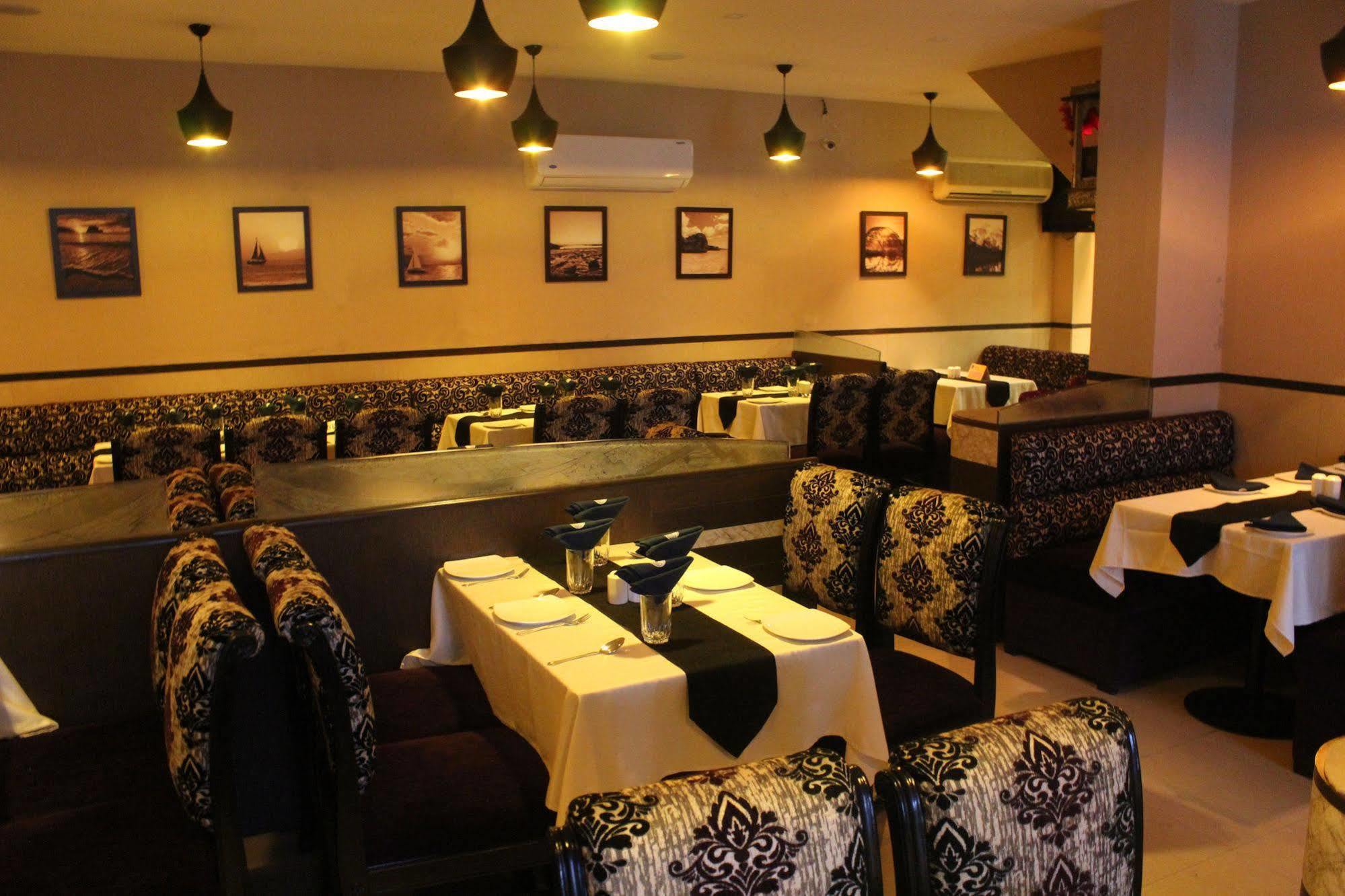 Hotel Galaxy Mumbai Bagian luar foto