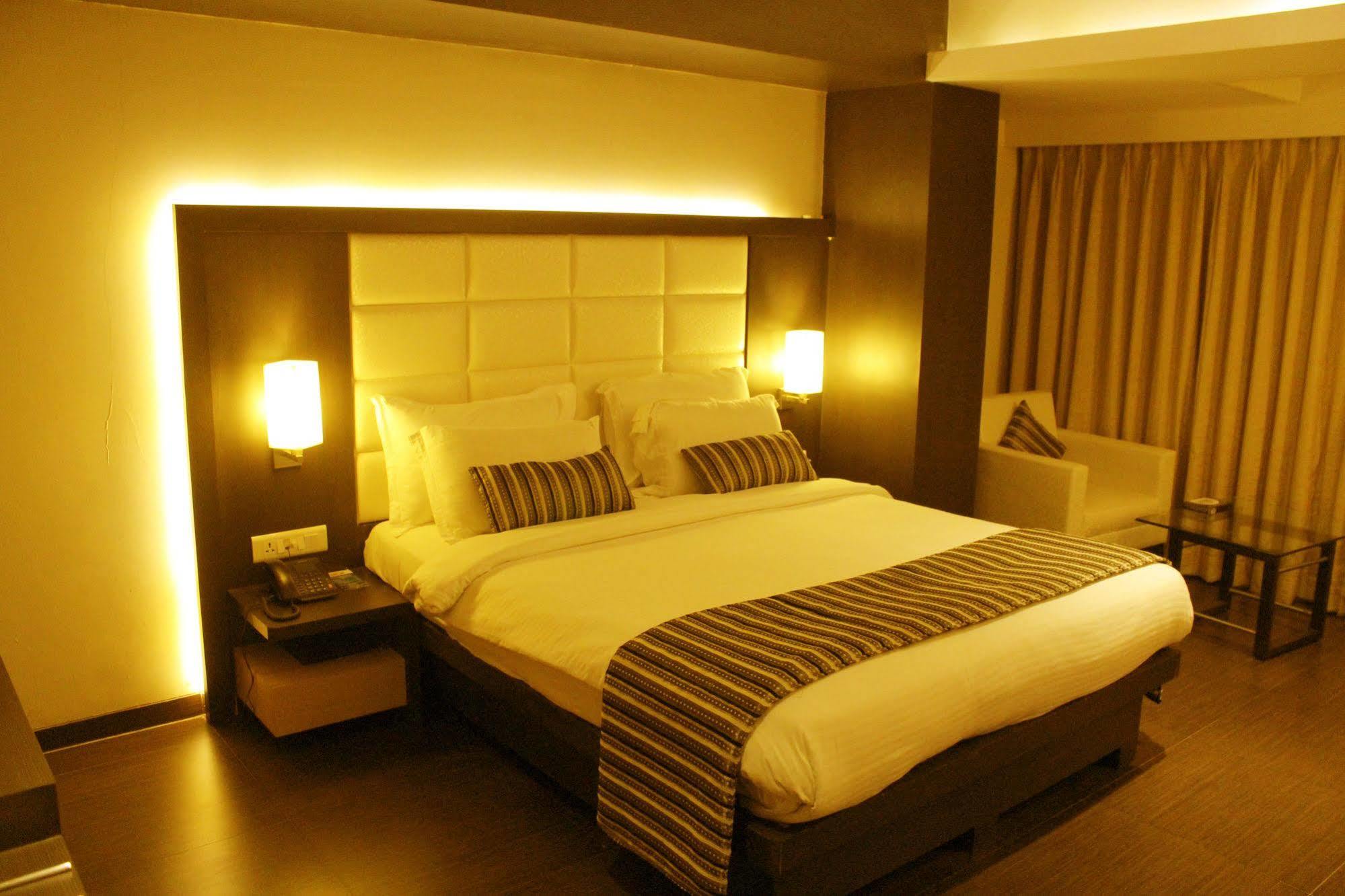 Hotel Galaxy Mumbai Bagian luar foto