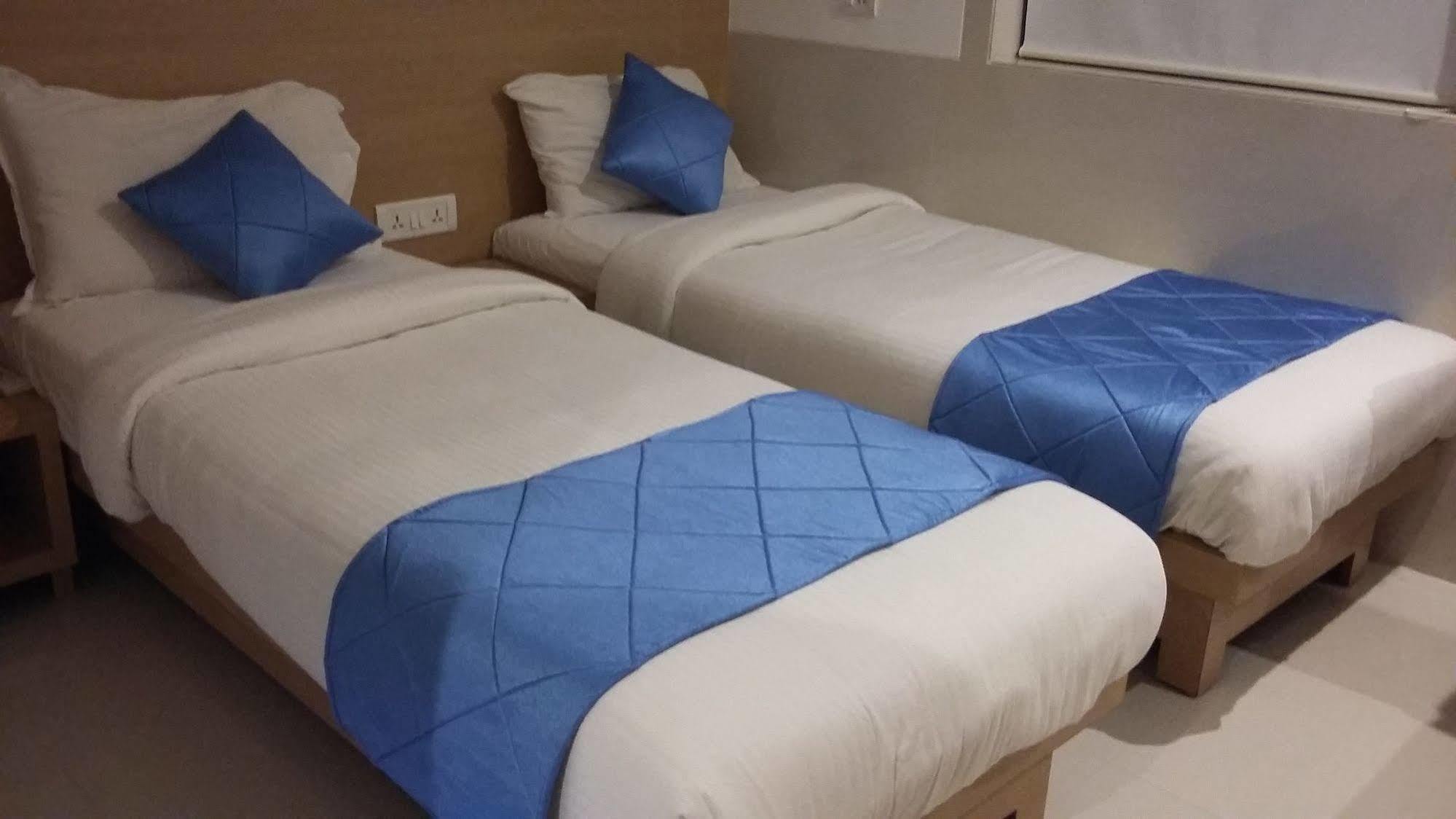 Hotel Galaxy Mumbai Bagian luar foto