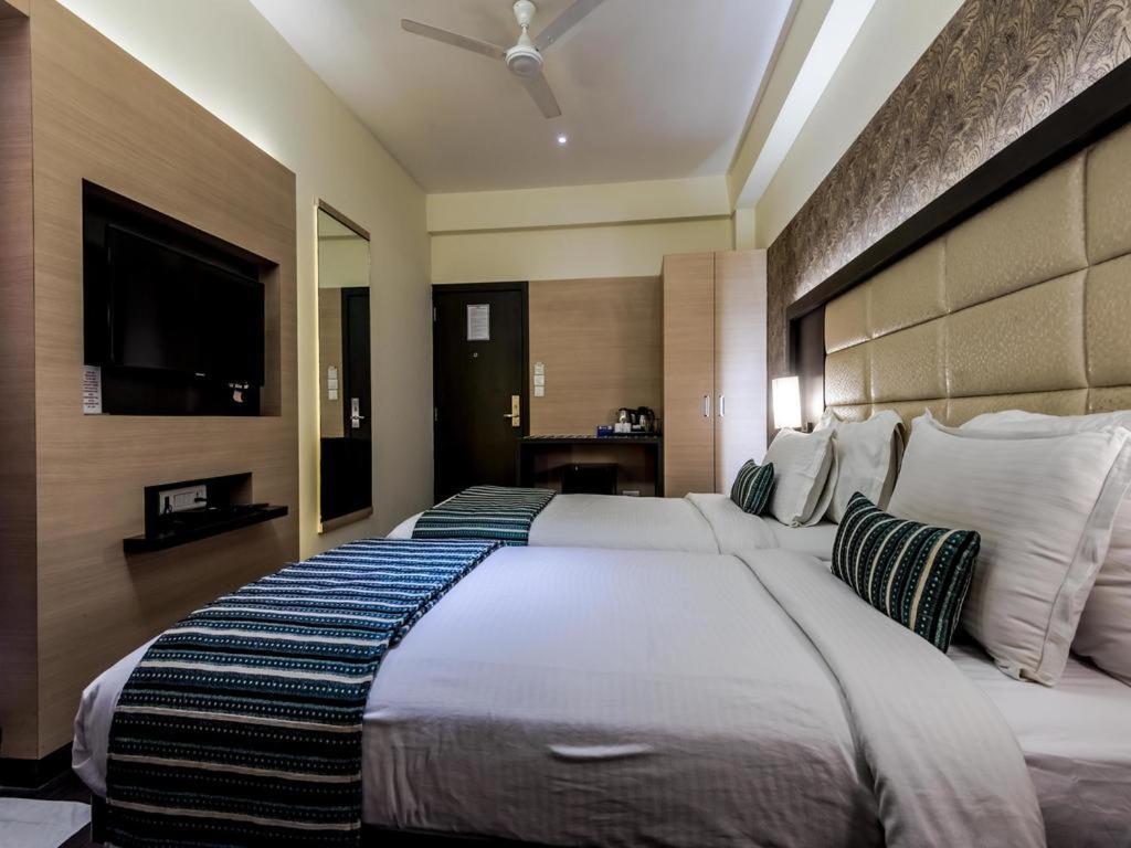 Hotel Galaxy Mumbai Bagian luar foto