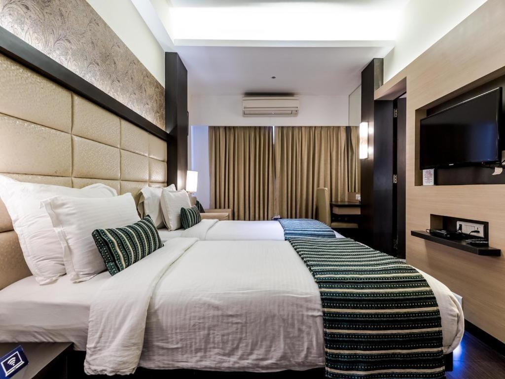 Hotel Galaxy Mumbai Bagian luar foto