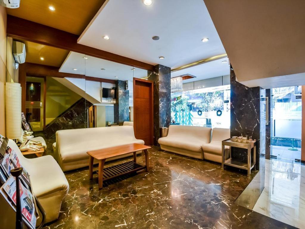 Hotel Galaxy Mumbai Bagian luar foto