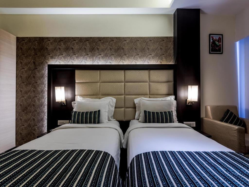 Hotel Galaxy Mumbai Bagian luar foto